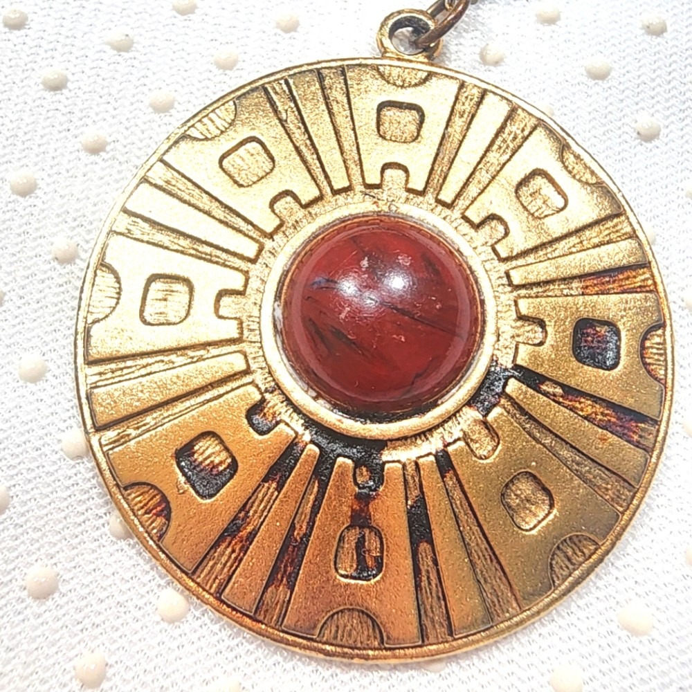 Sarah Coventry Pendant Necklace Gold Plated Medallion Red Lucite 29". - Picture 4 of 8